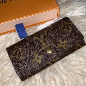 Louis Vuitton four key ring holder